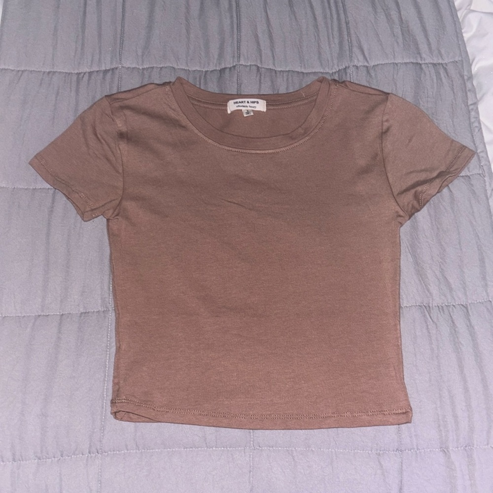 Brown cropped shirt